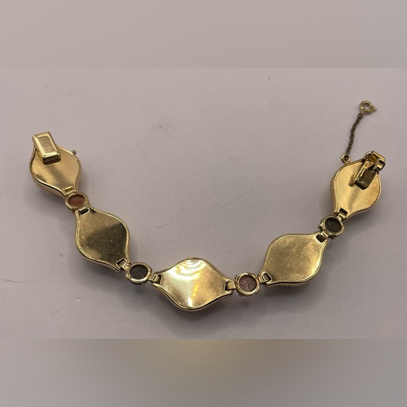 Vintage Gold Tone Puff Textured Shell Design Links with Cabochon Gems Bracelet - Picture 8 of 8